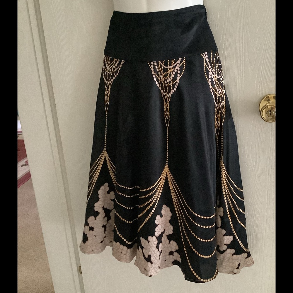 H&M Black skirt looks three dimensional US (6) 🌷very feminine look profe